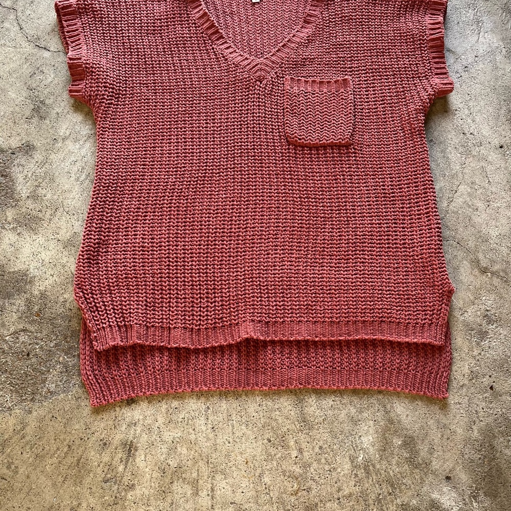 POL Dusty Rose Knit V-Neck Pocket Sweater Vest